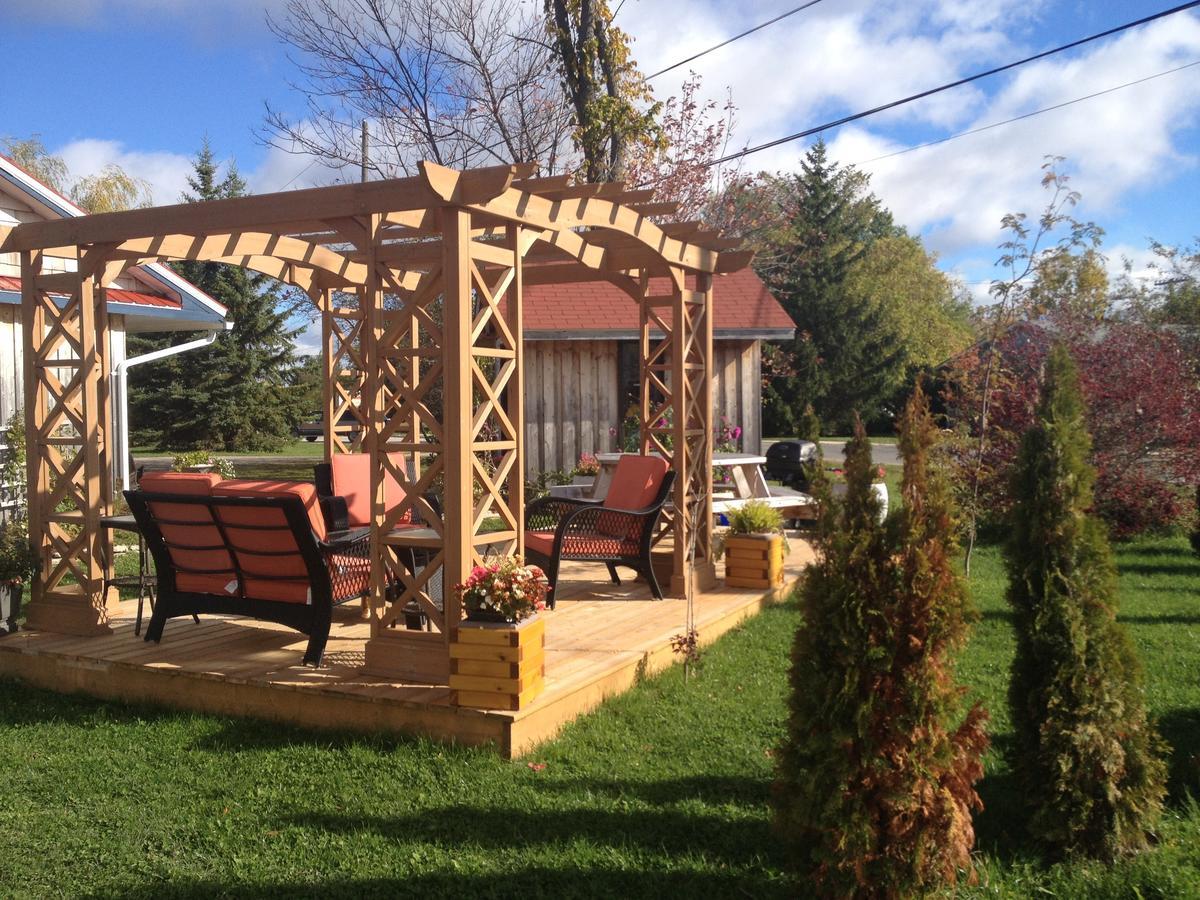 My Friends Inn Manitoulin Manitowaning ภายนอก รูปภาพ