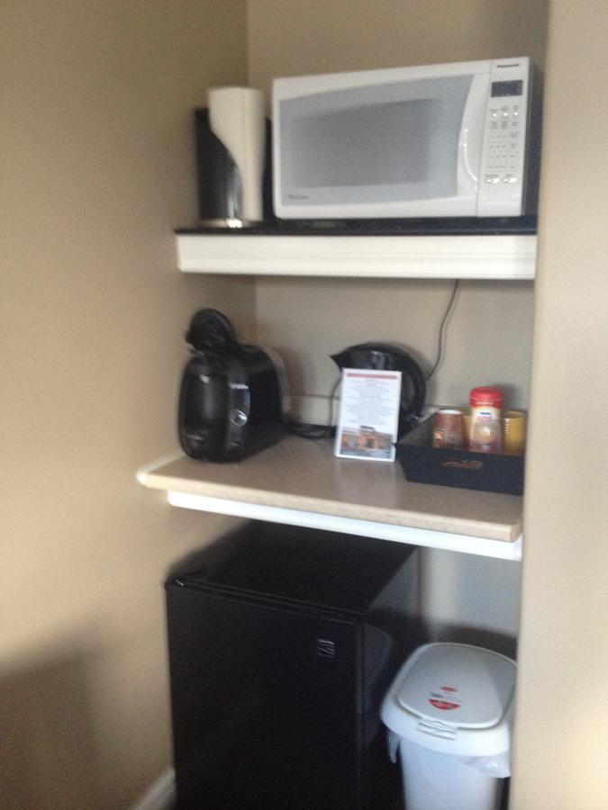 My Friends Inn Manitoulin Manitowaning ภายนอก รูปภาพ