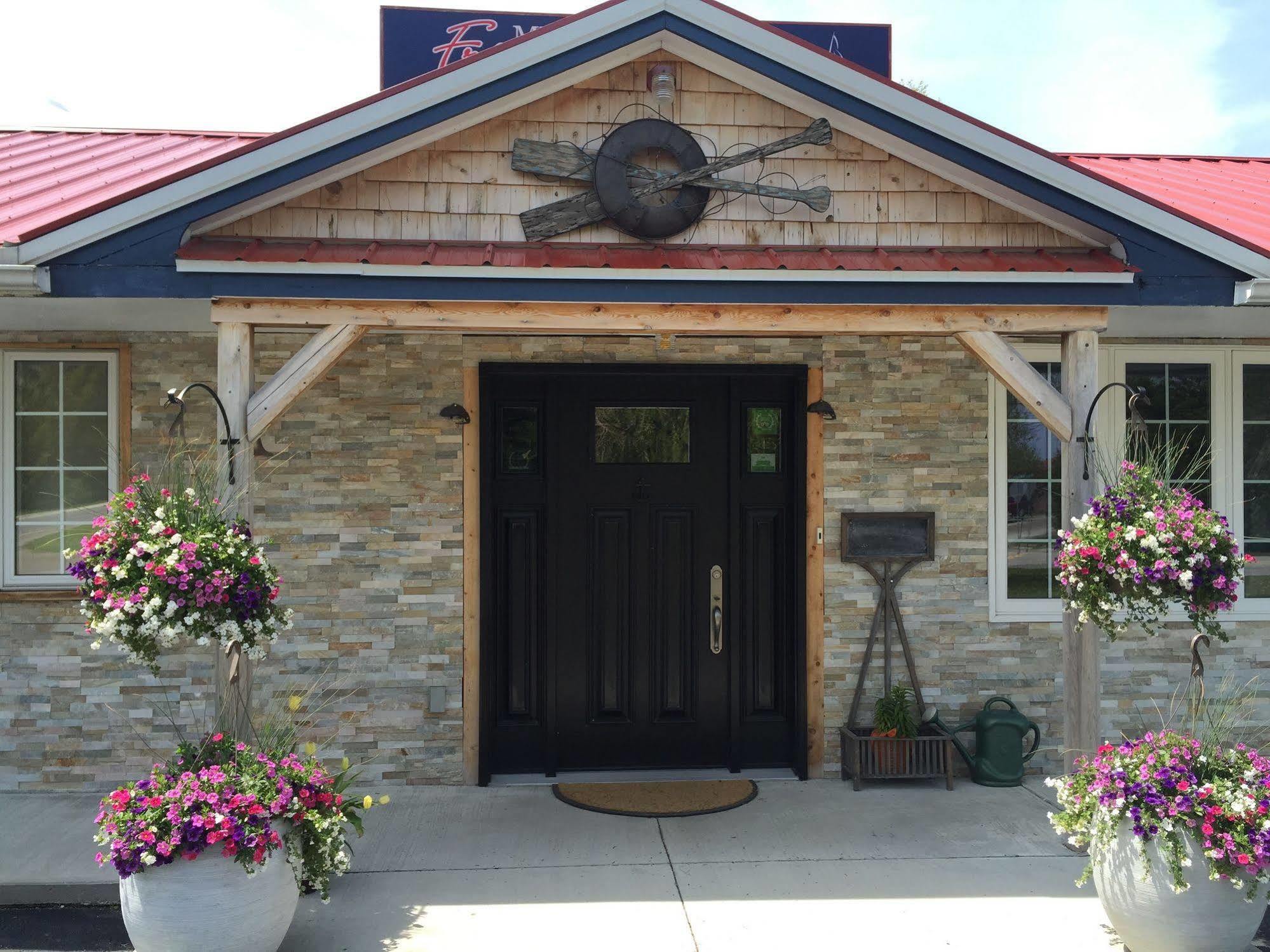 My Friends Inn Manitoulin Manitowaning ภายนอก รูปภาพ