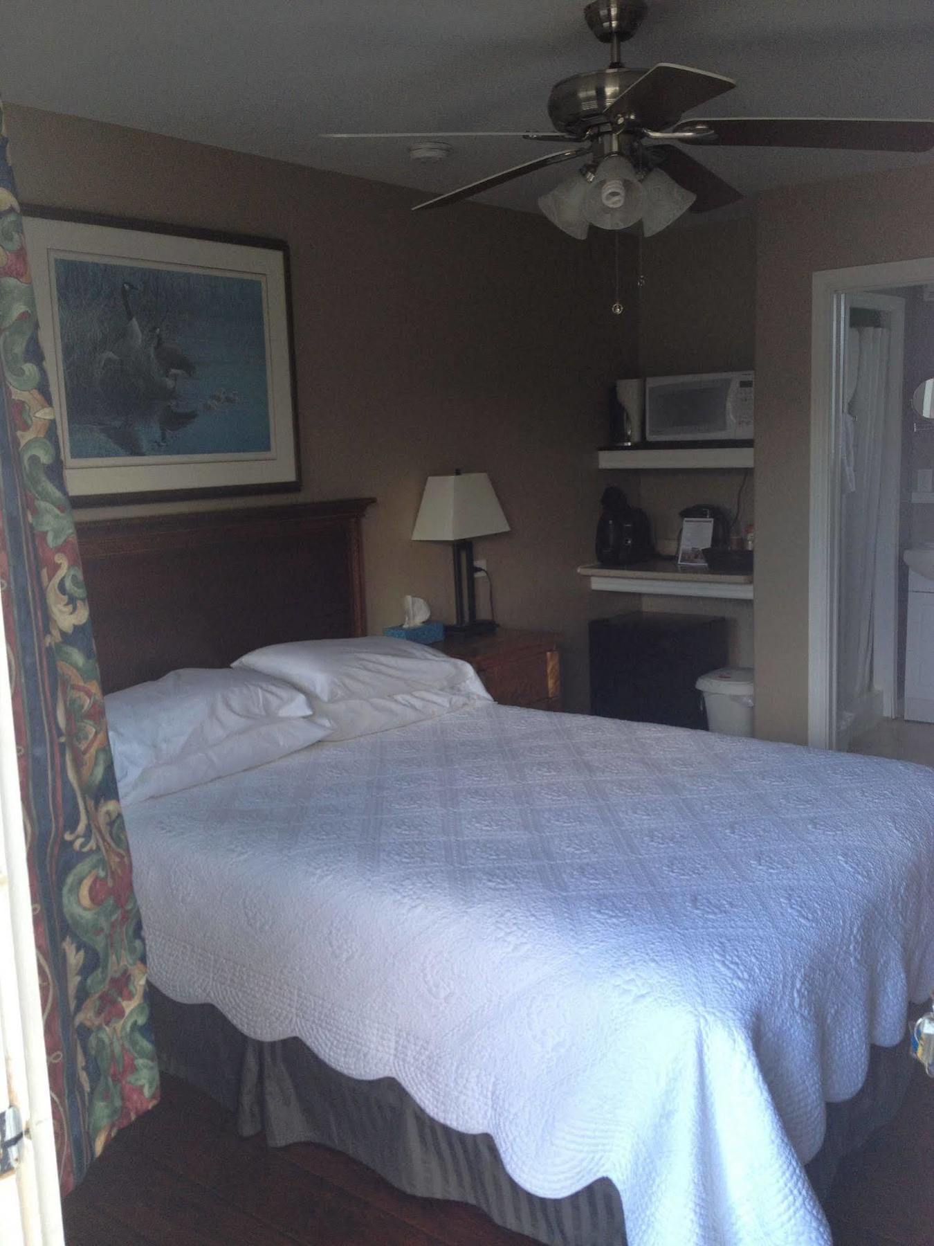 My Friends Inn Manitoulin Manitowaning ภายนอก รูปภาพ
