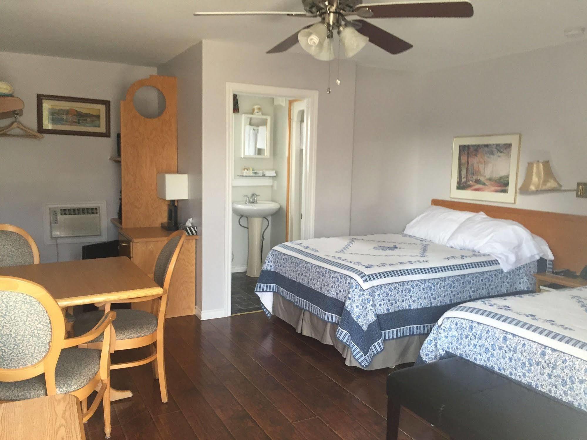 My Friends Inn Manitoulin Manitowaning ภายนอก รูปภาพ
